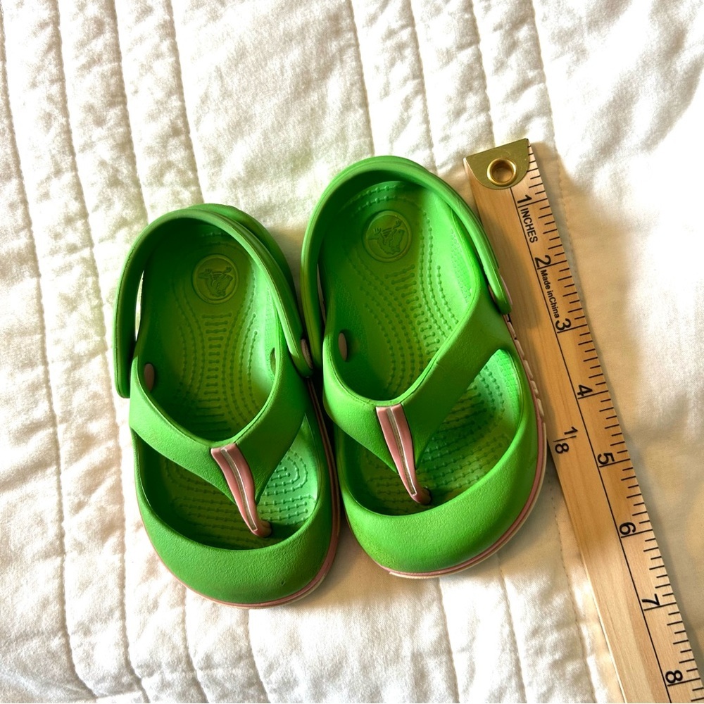 CROCS Maryjane Thong Child’s Sandals. Size 6/7. - Picture 7 of 8